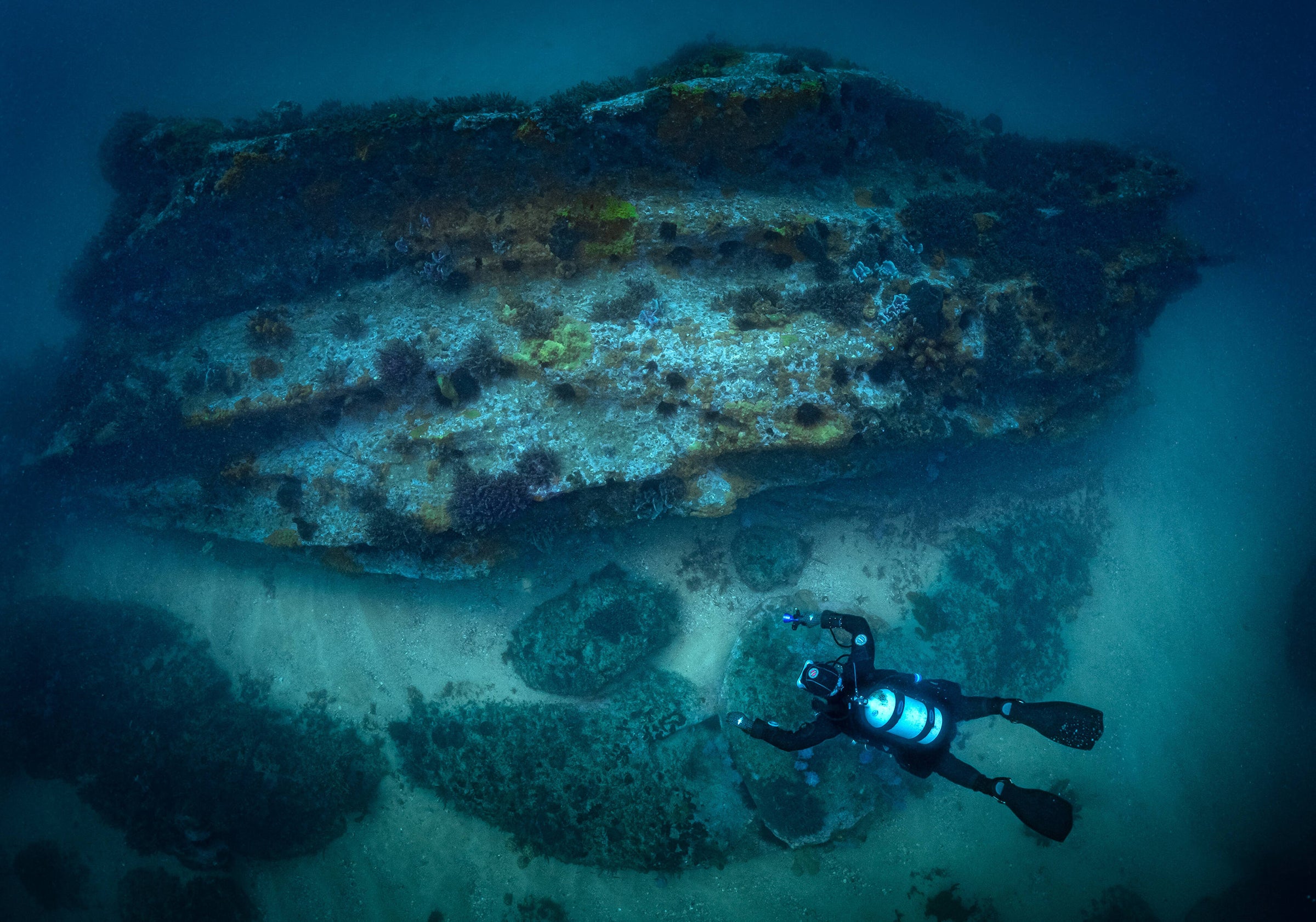 Diver with technical gear scuba diving in Syndey doing a padi open water course